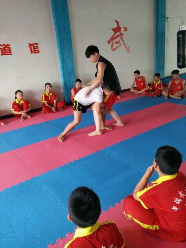 中瑞武館常年招生 中瑞武館常年招生
