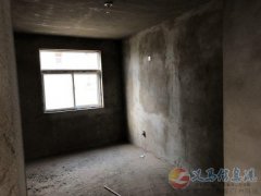 因急用錢，三室一廳低價毛坯房出售，地位位置好，隨時看房！