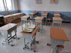 30元一套8成--95成不同新舊程度學生課桌處理，藍色黃色可