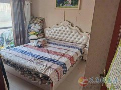 東區(qū) 4樓 婚房 三室 帶東西  11·8萬