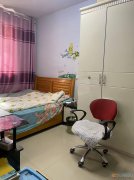 東工地3樓，三室一廳80平，有暖氣，領(lǐng)包入住，8,6萬